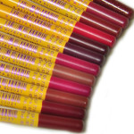Maybelline-Pack-Of-18-lipsticks-eye-lip-liner-GIC-020-getitpk (5)